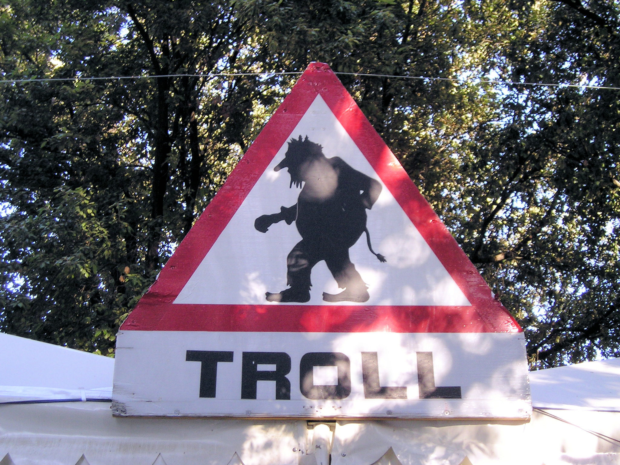 Troll Warning social media